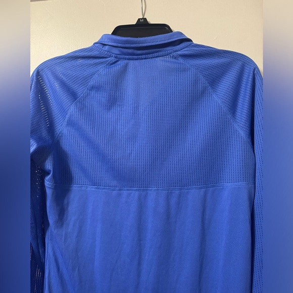 Danskin women’s zipper/pullover jacket in a size medium. - Picture 5 of 5